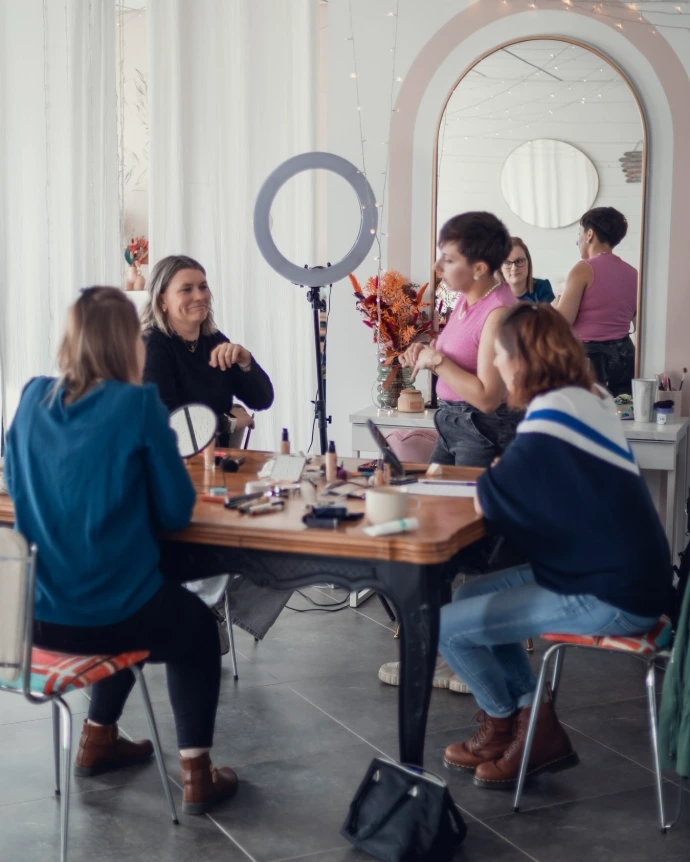atelier cours de maquillage chez Les Couleurs d’Emy à Champagné près du Mans